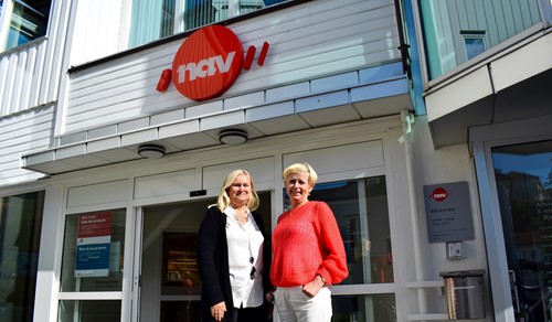 Kristin Tangen og Monica Friis-Jacobsen ved NAV i Arendal ønsker alle bedriftene i Arendal Næringsforening velkommen til inkluderingsfrokost hos NAV 9.oktober for å sammen få folk ut i jobb.